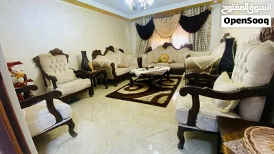 طقم كنب زان بالكامل فاخر جدا بحالة أكثر من ممتازة للبيع بسعر لقطة (بدون الطاولات) 3