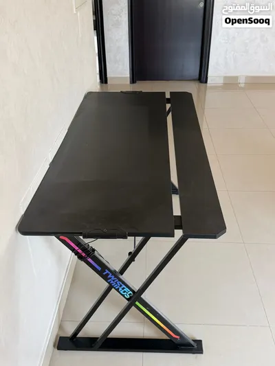 طاوله قيمنق كاربون فايبر اصلي من شركه تويستد ميندس 2