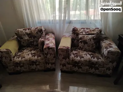 طقم كنب 7 مقاعد بحالة جيدة للبيع 4