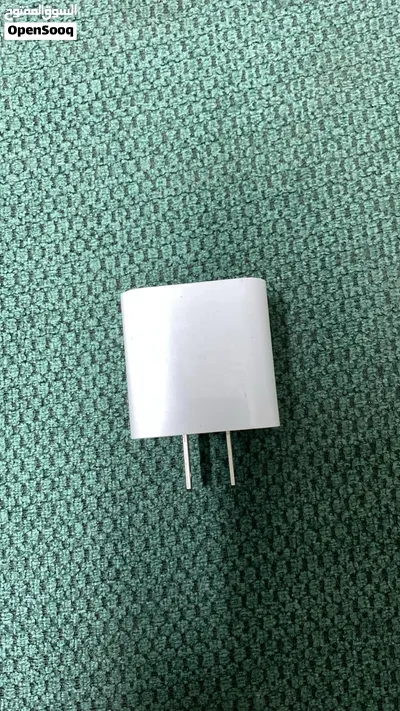 شاحن ويرلس لاسلكي شغال 100% مع اضاءه led ع اللمس ومعه عظمه شاحن ايفون 4