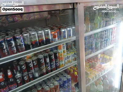 ثلاجه عرض 2متر . بحاجه للصيانه بدها تظبيط أو تغير ماتور . وغاز 3