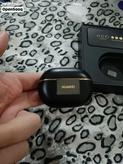 سماعة Huawei FreeBuds Pro 4 بكل الملحقات (داخل الضمان - تحتاج فحص السماعة اليسرى) 4