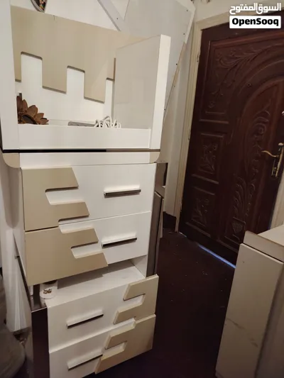 غرفة نوم مستعمل نظيف للبيع استخدام سنه مع كامل أغراضها 2