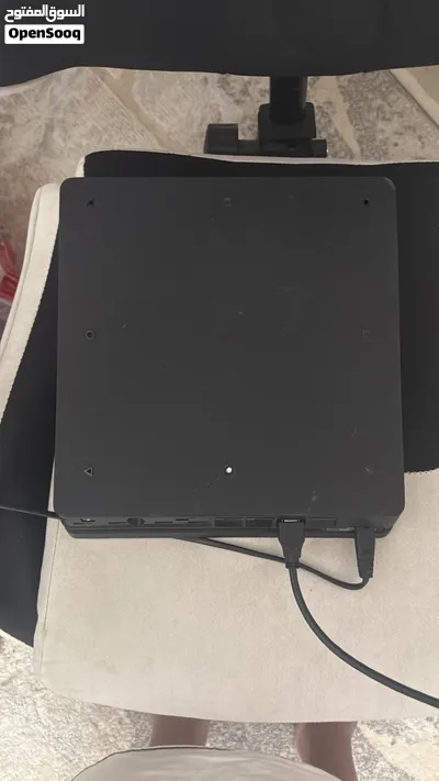سوني فور نضيف ومعه 10 اشرطه 3