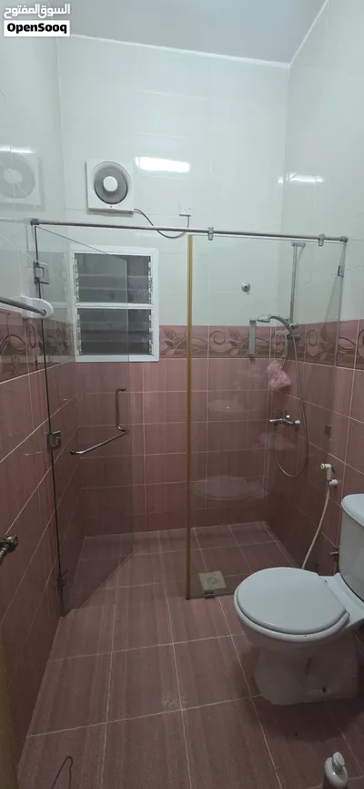 عازل زجاج مع باب 2