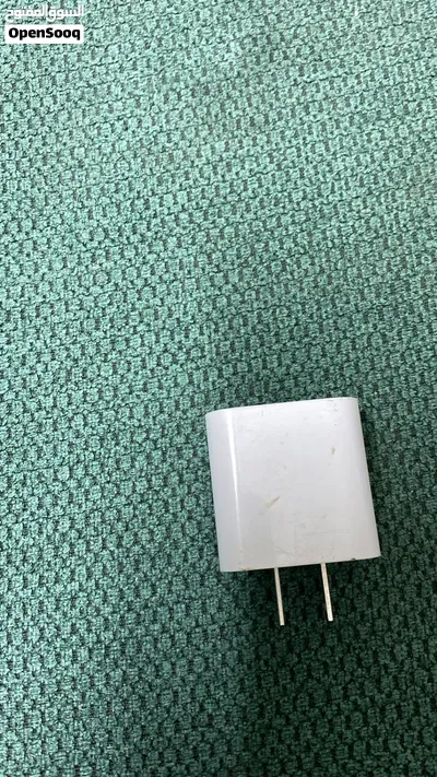 شاحن ويرلس لاسلكي شغال 100% مع اضاءه led ع اللمس ومعه عظمه شاحن ايفون 3