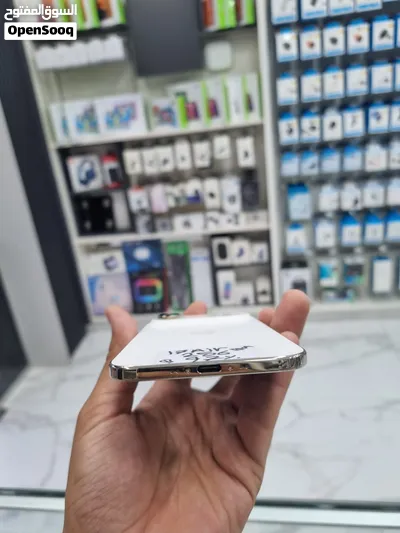 iphone 17 air 256 مستخدم بحالة الوكالة ايفون 17 اير 256 جيجا ازرق وذهبي 4