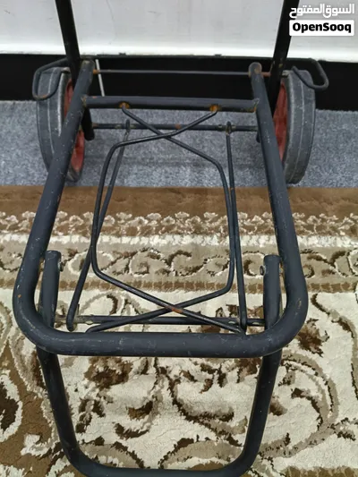 Portability: Folds flat for compact storage and easy transport. 2