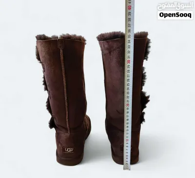 UGG Women's Brown Bailey Button Triplet Chocolate Boots حذاء UGG نسائي بني 3