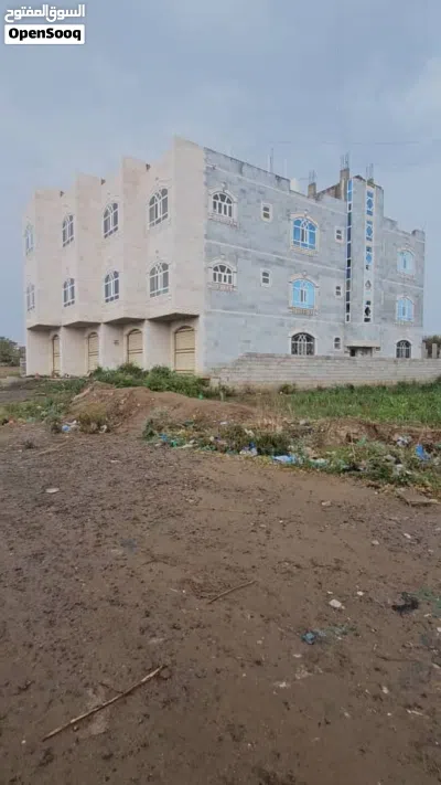 عماره للبيع السعر مليون وثمان مائة ألف سعودي نهائي على شارعين قبله لدائري شارع فقط 8شقق 4 فتحات 3