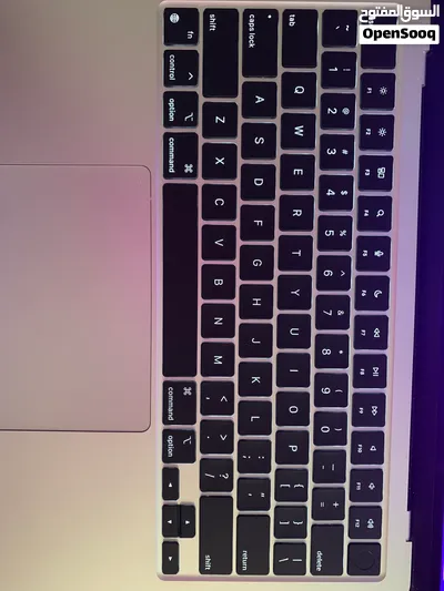 apple macbook air 13.6 m2 2022 للبيع 3