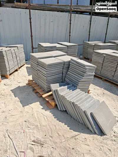 بلاط اسمنتي للبيع 40×40×4سم الكمية المتوفرة 1100 حبه بلاط 2