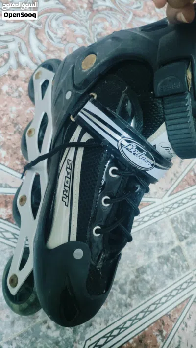 Skating shoes, black color, adjustable size in perfect condition only used once 3