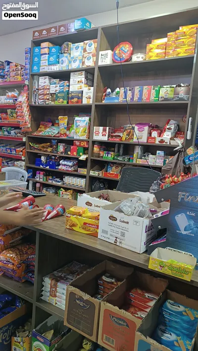 سوبر ماركت للبيع مبيعات يومية 330 - 400 بسعر 35 ألف دينار مساحة 60 متر مربع بالإضافة لمساحة خارجية 2