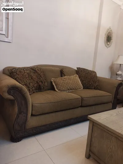 طقم كنب كلاسيكي امريكي مستورد ارضيه زنبركات 7 مقاعد بوضع ممتاز 2