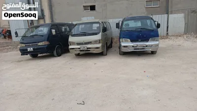 يوجد لدينا باصات هونداي فان ستاريكس و هونداي دب فان للضمان الشهري. 3