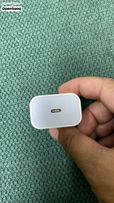 شاحن ويرلس لاسلكي شغال 100% مع اضاءه led ع اللمس ومعه عظمه شاحن ايفون 2