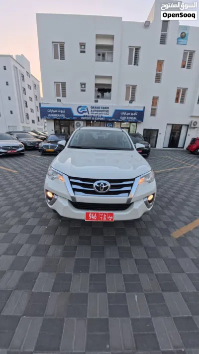 تويوتا فورتشنر 2020_ toyota fortuner 7مقاعد دفع رباعي – لون لؤلؤي إيجار يومي • أسبوعي • شهري 4