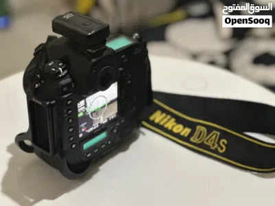 للبيع كاميرة نيكون D4s الاحترافية مع عدسات ومعدات تصوير الاستوديو 4