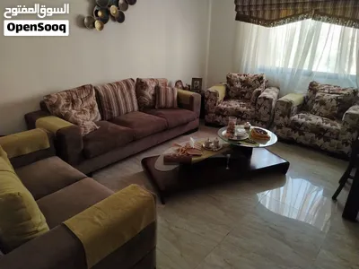 طقم كنب 7 مقاعد بحالة جيدة للبيع 3