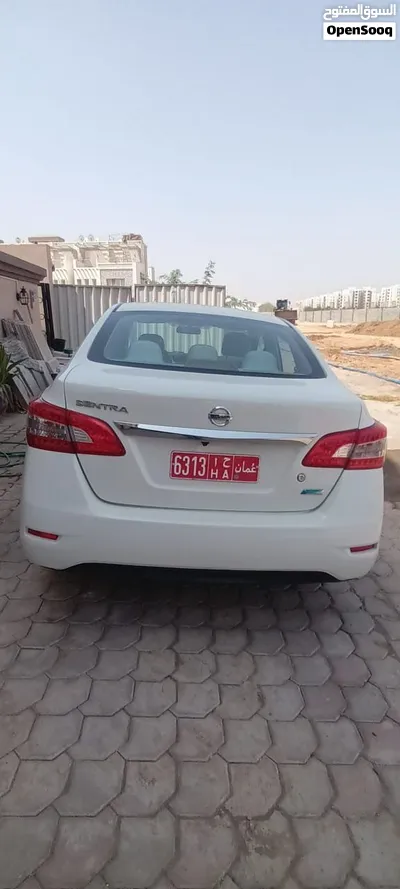 Nissan Sentra sedan 2