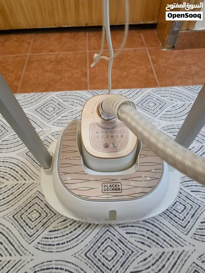 مكواة بخار عمودية ديجيتال بلاك آند ديكر 2000 واط مع لوح كى (GSTD2050-B5) BLACK+DECKER Garmen 2