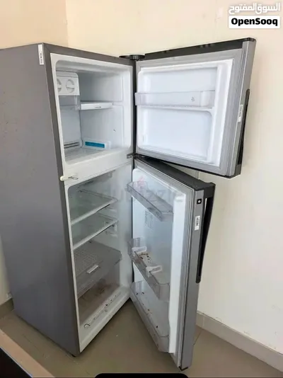 Whirlpool - A bit of wear and tear, but in good working condition 4
