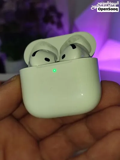 سماعة بتنسيك همومك اكتشف قوة الأداء مع سماعات AirPods 4.. الجيل الرابع والاحدث من سماعات ايربودز 3