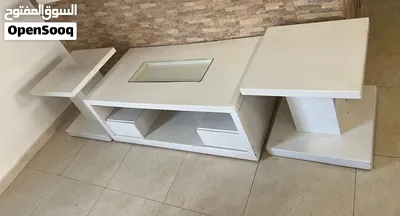 طقم طاوله أربع قطع ( واحده كبيره +ثلاث صغير ) +طقم طاوله خشب كبير +2 صغير لون ابيض 4