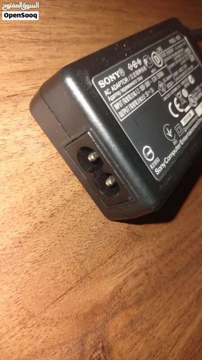 قاعدة شحن أصلية من سوني مخصصة لشحن وحدات تحكم ألعاب بلاي ستيشن 4 (Sony DualShock 4 Charging Station) 3