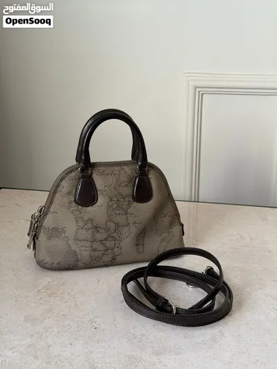 شنطة ماركة الفيرومارتيني 250 ريال 3