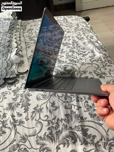 MacBook Pro 13-inch (2020) المعالج: Apple M1 الرام: 8 جيجابايت التخزين: 256 جيجابايت SSD 4