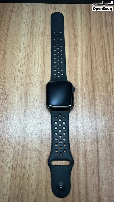 ساعة ابل اصدار 6 ( 40mm ) - بحالة ممتازة وبطارية 98% 3