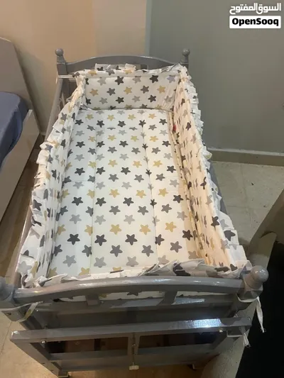 للبيع سرير مال اطفال استقدام بسيطه نظيف جدا جدا 3