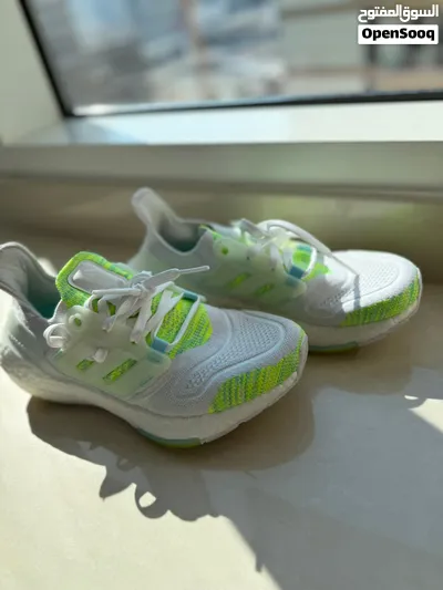 Adidas Ultraboost 22, Size 36 3