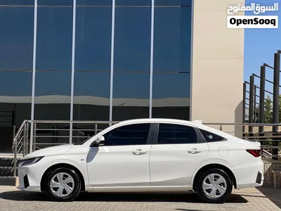 تويوتا يارس 2023 الشكل الجديد كليآ ماتور 1500cc بنزين فحص كامل 7 جيـــــــــد جمرك جديد 4