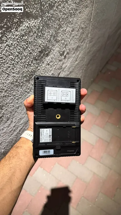متوفره شاشة للكامرة من شركة Feelworled مع البطاريات من شركة SmallRig والشاحن 2