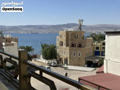 غرفة فندقية نظيفة على البحر وبجانب السوق، موقع ممتاز، مطاعم، موقف عام، بلكونات، انترنت، مكيفات. 2