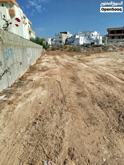 أرض صالحة للبناء مساحتها 680م بمنوبة متكونة من قطعتين منفصلتين و متجاورتين كل قطعة أرض مساحتها 340م 4