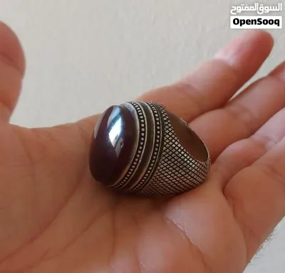خاتم فضه صياغة أمين متوج بحجر عقيق يماني طبيعي لون كرزي غامق وزن ثقيل وزند عريض 2