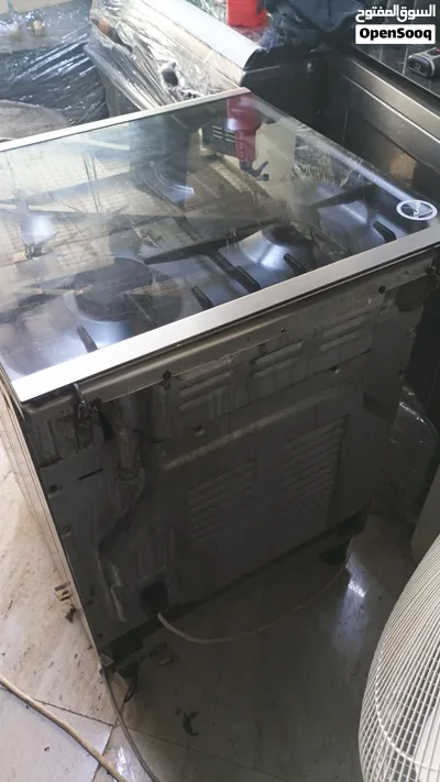 this second hand oven is very good working properly everything alao 4