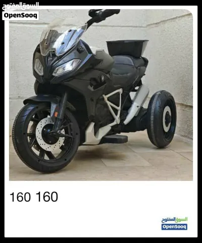 سكوت ثلاثيه العجله/ الموديل مستوحى من دراجات بي ام دبليو. BMW الماركه/ مصممه بتصميم يحمل شعار BMW 2
