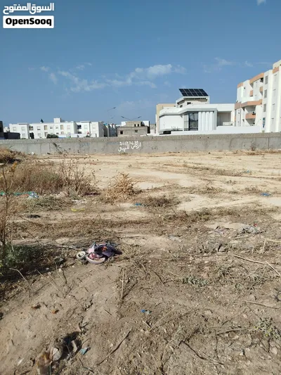 أرض صالحة للبناء مساحتها 680م بمنوبة متكونة من قطعتين منفصلتين و متجاورتين كل قطعة أرض مساحتها 340م 3
