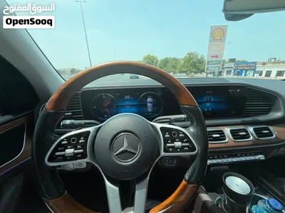 مرسيدس بنز GLE 450 موديل 2021 برونزية فاخرة مع نظام ترفيهي وتقنيات حديثة 3