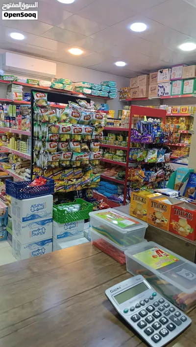 سوبر ماركت للبيع مبيعات يومية 330 - 400 بسعر 35 ألف دينار مساحة 60 متر مربع بالإضافة لمساحة خارجية 4