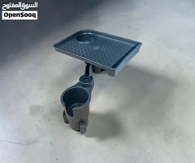 ستاند صينية طعام و مقعد اكواب للسياره مع ذراع دوار 360 درجة 2