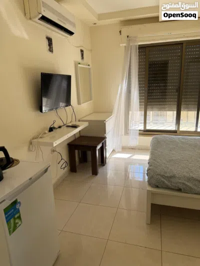 استوديو ديلوكس مع برندة في منطصفة الشميساني - Deluxe studio with a balcony in the middle of Shmeisa 3