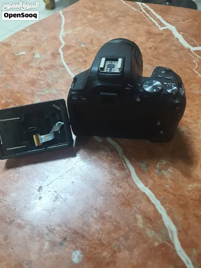 كاميرا كانون 250d شغالة فقط تحتاج شاشة 3