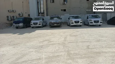 يوجد لدينا باصات هونداي فان ستاريكس و هونداي دب فان للضمان الشهري. 2