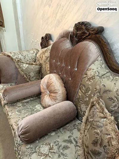 طقم كنب 7 مقاعد بحالة جيدة جدا 4